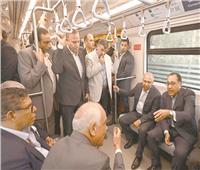 رئيس الوزراء وسط ركاب مترو الخط الثالث.. و«الوزير»: «الرابع» يشمل 39 محطة
