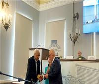 رئيس فريق زراعة الكبد بالمنصورة يحصل على وسام«ديمخوف» الروسي