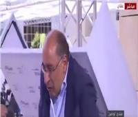 لوحة تسقط على رأس وزير الطاقة الأردني الأسبق خلال لقاء تلفزيوني 