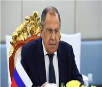 «إنه شخص مثير للشفقة».. لافروف يعلق على تصريحات بايدن بشأن توجيه ضربات لموسكو