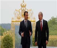 سياسي فرنسي: ماكرون يقود بلادنا إلى حرب انتحارية مع روسيا