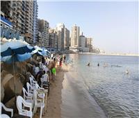 دخول ذوي الهمم بالمجان.. إحكام السيطرة على شواطئ الإسكندرية في العيد | صور