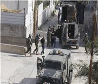 قوات الاحتلال تعتقل 20 مواطنًا من الضفة.. وحصيلة الاعتقالات تصل إلى 9300