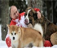 سيارة «ليموزين فاخرة» وكلبان.. كيف تبادل بوتين وكيم جون أون الهدايا؟