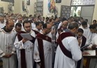 مئات الأقباط يتوافدون على كنيسة مارجرجس بطنطا لصلاة الجمعة العظيمة