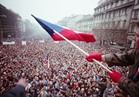 مسيرات حاشدة في التشيك للمطالبة باستقالة الرئيس وإقالة وزير المالية