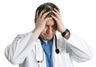    الأطباء تقدم خمس مطاعن دستورية ضد مشروع الحكومة للتأمين الصحي