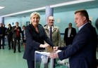 فيديو .. ماريان لوبان تدلي بصوتها في الانتخابات التشريعية الفرنسية