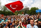 آلاف الأتراك ينظمون مسيرة بأنقرة احتجاجا على سجن معارض لأردوجان