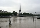 أمطار غير مسبوقة تغمر شوارع باريس وتؤدي لإغلاق محطات المترو 