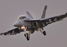 البحرية الأمريكية: فتح تحقيق بشأن هبوط طائرة حربية في مطار المنامة