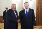 وزير الخارجية يسلم رئيس رومانيا دعوة لزيارة مصر