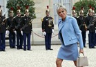 الرأي العام ينقسم والسبب..ملابس سيدة فرنسا الأولى "القصيرة"|صور