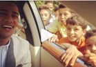 فيديو.. أطفال الشرقية يحاصرون سيارة الفنان محمد رمضان 