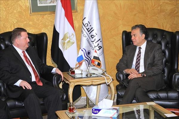 وزير النقل يبحث مع سفير بنما في القاهرة سبل التعاون في المجال البحري