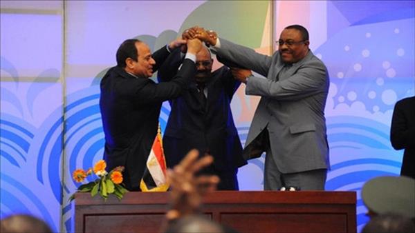 الرئيس السيسي ونظيريه الأثيوبي والسوداني