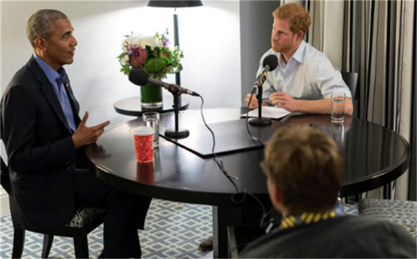 الأمير هاري وباراك أوباما أثناء حوارهما على "راديو 4" في شبكة بي بي سي