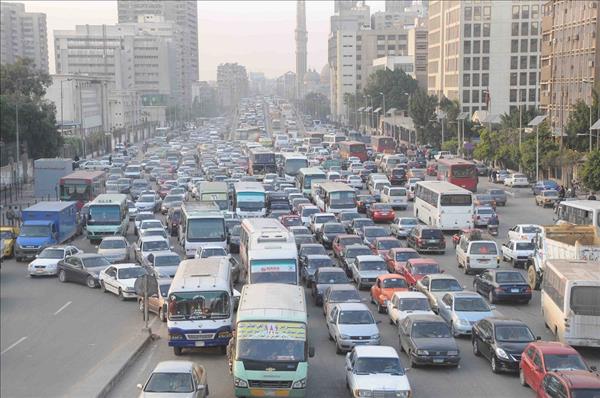 كثافات مرورية على معظم المحاور والميادين بالقاهرة والجيزة - أرشيفية