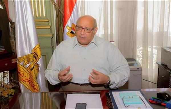 عبد الوهاب عزت رئيس جامعة عين شمس الخميس