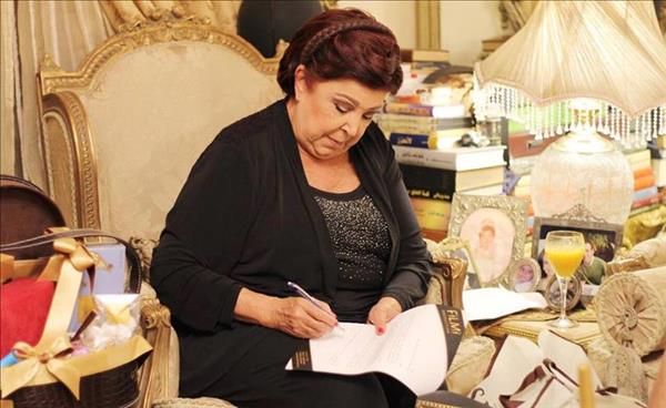 رجاء الجداوي خلال توقيعها لعقد الفيلم