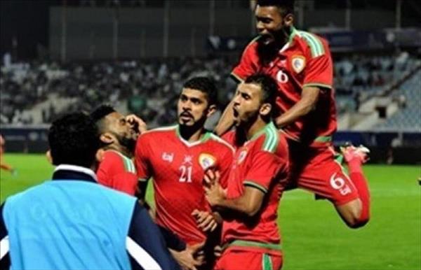 فرحة لاعبي منتخب عمان بالفوز