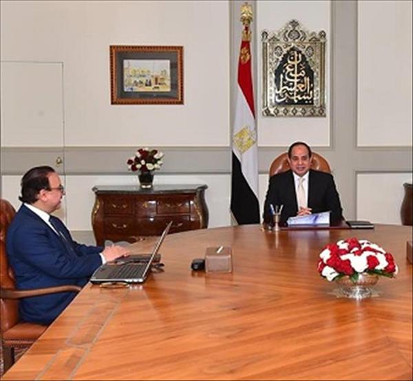 الرئيس السيسي و وزير الاتصالات خلال الاجتماع