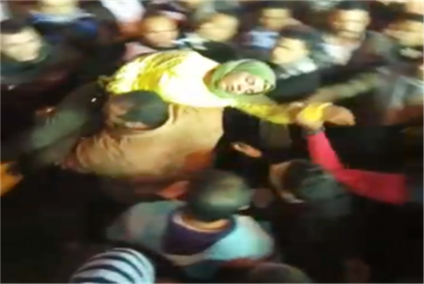 فتاة في حالة إغماء خلال احتفالات المولد الحسين 