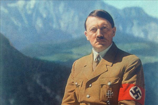 الزعيم النازي أدلوف هتلر