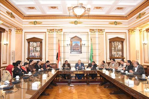 رئيس جامعة القاهرة يجتمع بمجلس إتحاد الطلاب لوضع آلية دعم النشاط الطلابى خلال الفصل الدراسى الثانى