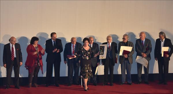 وزير  الثقافة تكرم 9 شخصيات سينمائية وتسلم الجوائز للفائزين