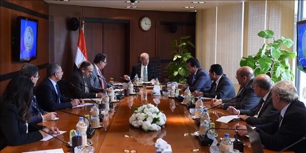 رئيس الوزراء خلال الاجتماع - تصوير: أشرف شحاتة