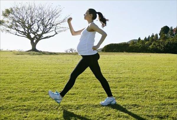  أهمية المشي والرياضة للحامل
