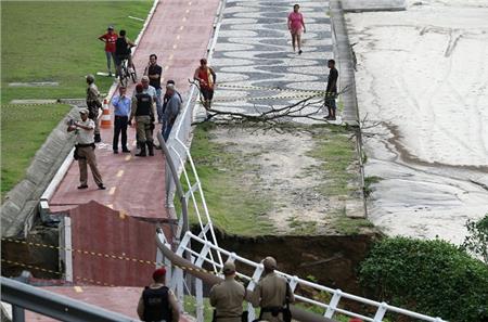 انهيار أرضي بريو دي جانيرو - صورة من رويترز