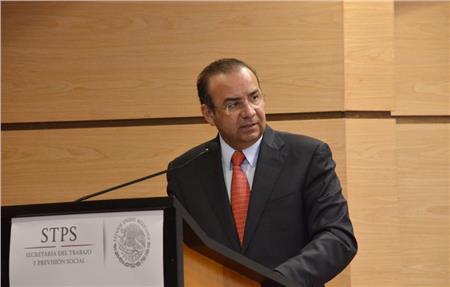  وزير الداخلية المكسيكي الفونسو نافاريتى