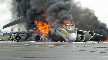سقوط طائرة إيرانية جنوب أصفهان وعلى متنها 100 راكب