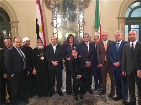 السفيرة نبيلة مكرم وزيرة الدولة للهجرة وشئون المصريين بالخارج مع  الجالية المصرية في إيطاليا