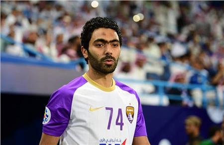 حسين الشحات لاعب العين الإماراتي