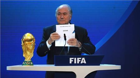 جوزيف بلاتر لحظة إعلان فوز قطر بتنظيم مونديال 2022