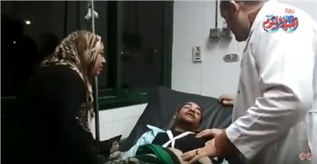 أحد مصابي حادث قطار البحيرة بمستشفي دمنهور
