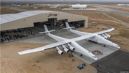 Stratolaunch Carrier