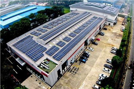 الخلايا الشمسية على أسطح المباني بسنغافورة