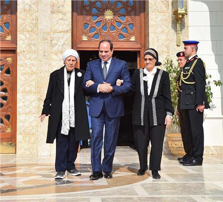 الرئيس السيسي يستقبل متبرعتان لصندوق تحيا مصر