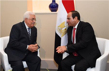 الرئيس السيسي والرئيس الفلسطيني محمود عباس - أرشيفية