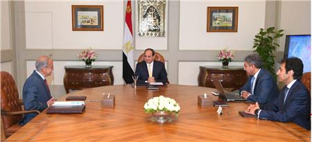 الرئيس السيسي يلتقي رئيس الوزراء ووزير الطيران