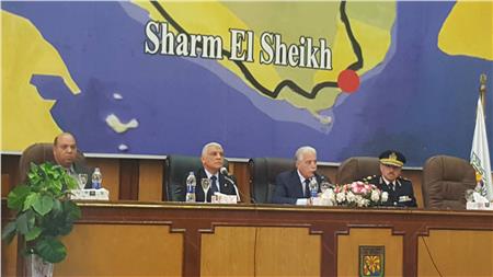 محافظ جنوب سيناء اثناء جلسة المجلس التنفيذي