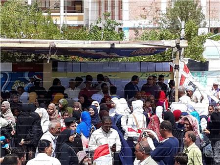 مصر تنتخب| مشاركة نسائية قوية بلجان مدينة سفاجا