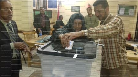 مصر تنتخب| أكبر معمّرتين بأسيوط تشاركن في الانتخابات في يومها الثالث