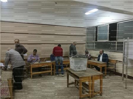 غلق أبواب مقار اللجان بمجمع مدارس دار السلام بعد انتهاء مدة التصويت 