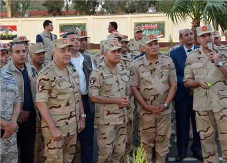 وزير الدفاع يشهد الاحتفال بتكريم المجندين