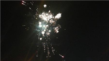  الألعاب النارية تزين سماء «جامعة القاهرة» احتفالا بالسيسي